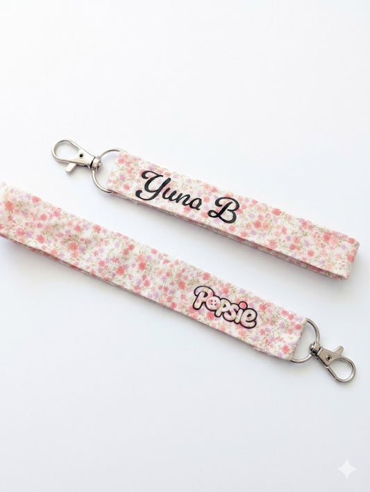 Porte-clé dragonne tissu florale printanière — accessoire fait main