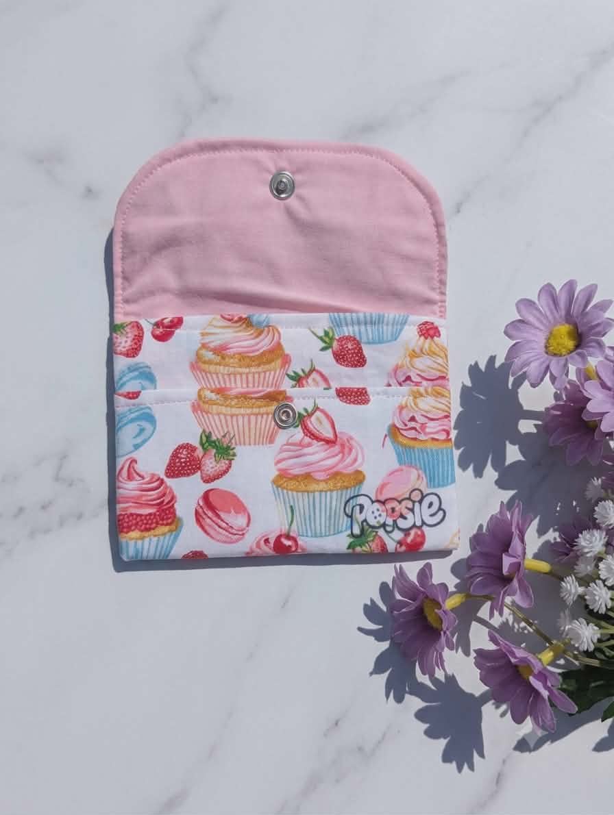Porte-cartes artisanal en tissu - Motif cupcakes et gourmandises - Atelier Popsie
