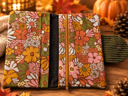 Portefeuille compagnon « Gipsy » en velours vert kaki & fleurs rétro | Fait main