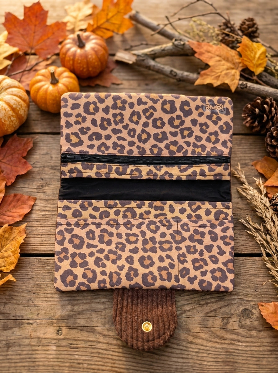 Portefeuille compagnon - Collection Féline Dorée en velours marron & léopard | Fait main