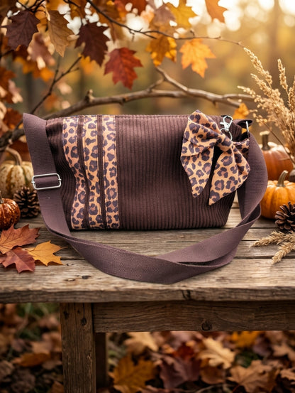Sac bandoulière « Velouté » Collection Féline Dorée en velours marron & léopard | Fait main
