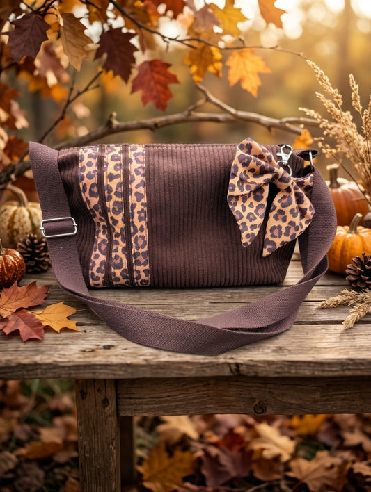 Sac bandoulière « Velouté » Collection Féline Dorée en velours marron & léopard | Fait main
