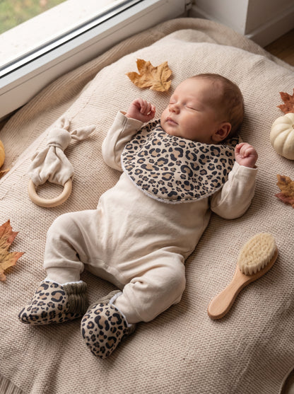 Ensemble Bavoir Bandana & Chaussons Bébé Léopard Taille 0-3 mois — Collection Bejah