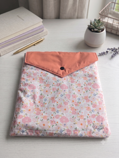 Housse à Liseuse Personnalisable Molletonnée Mélania Rose – Compatible Kobo Libra Colour & Kindle