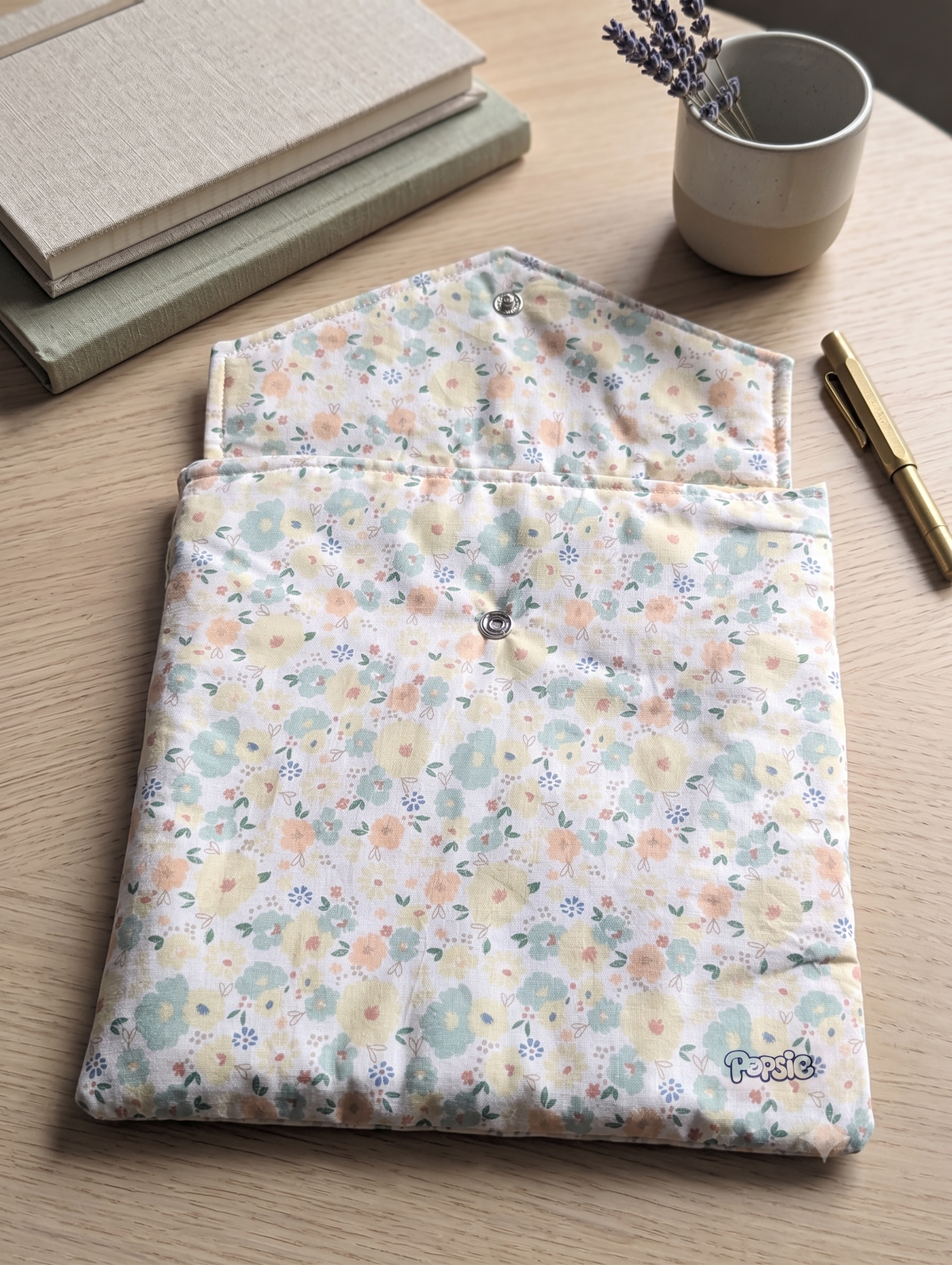 Housse à Liseuse Personnalisable Molletonnée Mélania Jaune – Compatible Kobo Libra Colour & Kindle
